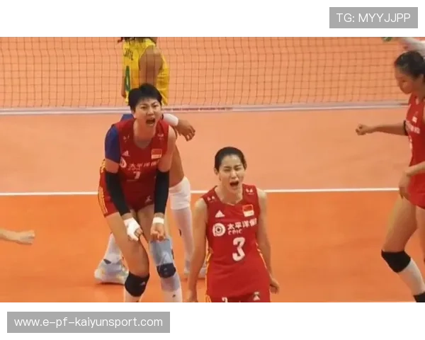 中国女排快攻再次打穿对手防守 中国女排快攻再次打穿对手防守