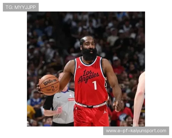 哈登站在中圈,洛杉矶快船开始控表 哈登站在中圈,洛杉矶快船开始控表