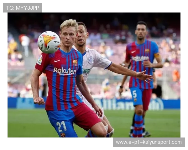 巴萨三线配合紧密，前场进攻流畅连贯，重现荣耀巅峰